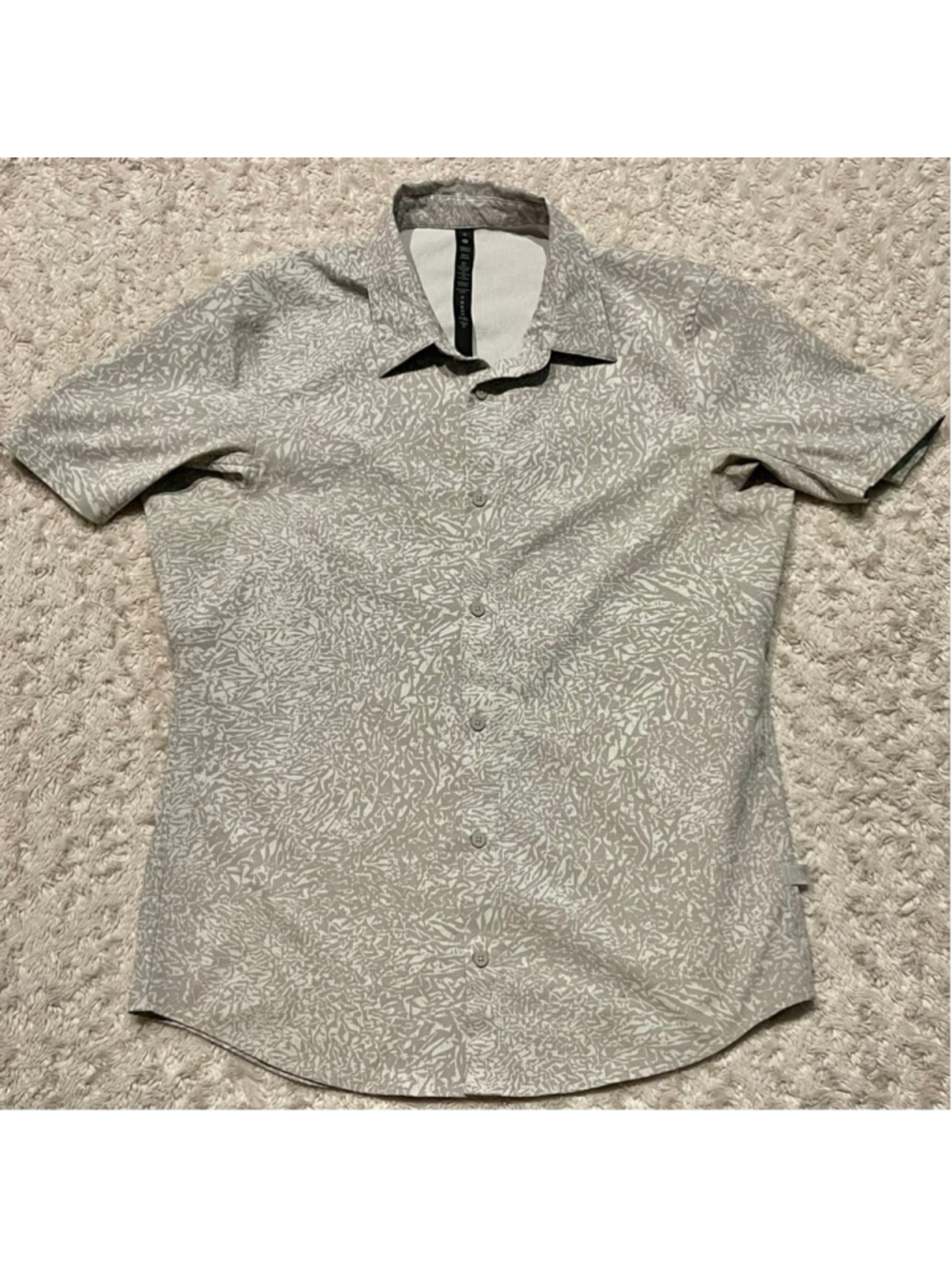 Lululemon Men's Airing Easy Short Sleeve Shirt, Size Medium, EUC